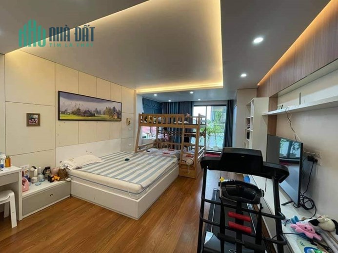 Bán nhà 109m2 phố Nghi Tàm, Tây Hồ Thang máy XỊN Nội thất Châu Âu 10m 2 Ô tô tránh 19.6 Tỷ