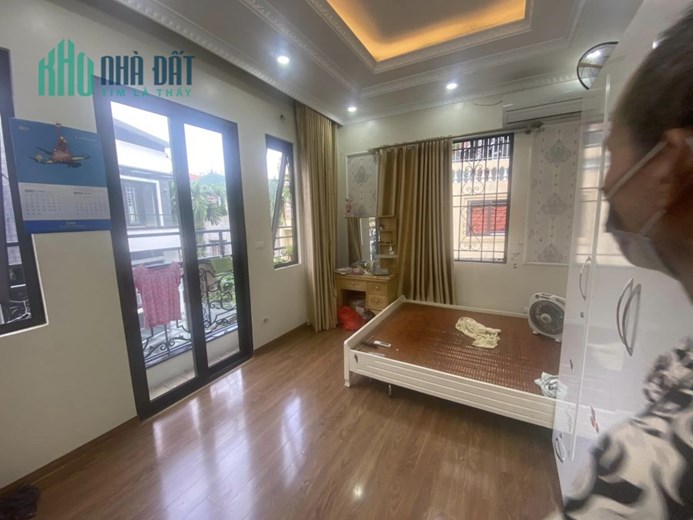 Bán căn nhà 55m2 phố Nghi Tàm, Tây Hồ Ô tô thông Kinh doanh 10.8 Tỷ