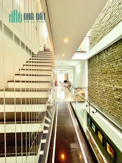 cần bán gấp nhà đất mặt phố trung tâm quận Đống Đa kinh doanh cực đỉnh ô tô đỗ cửa