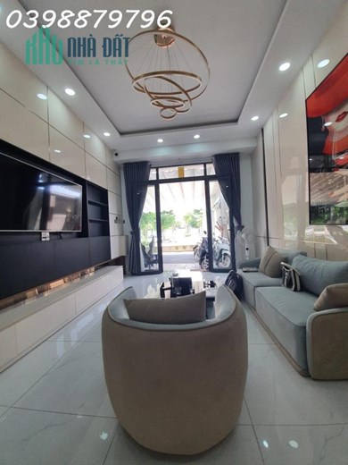 QUẬN 12, MẶT TIỀN , DIỆN TÍCH SIÊU KHỦNG 
250M2 , 4 LẦU CHỈ 6,5 TỶ