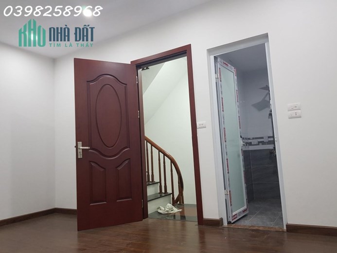BÁN NHÀ NGỌC TRỤC, 45m2x 5T, MT5m, Ô TÔ ĐỖ CỔNG, LÔ GÓC, KINH DOANH, CHỈ NHỈNH 3 TỶ