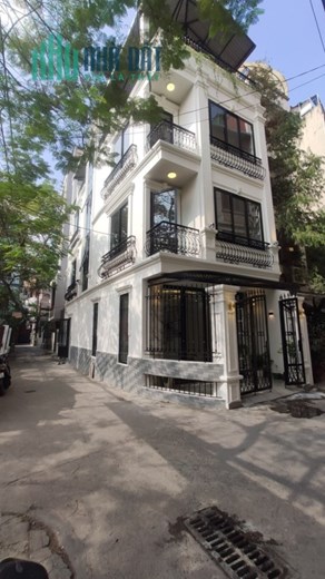 NHÀ ĐẸP PHỐ NGUYỄN VĂN CỪ- LÔ GÓC - 2 MẶT TIỀN - GA RA Ô TÔ -  NHÀ ĐẸP NHƯ KHÁCH SẠN 5*