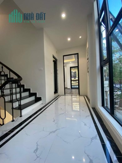 NHÀ ĐẸP PHỐ NGUYỄN VĂN CỪ- LÔ GÓC - 2 MẶT TIỀN - GA RA Ô TÔ -  NHÀ ĐẸP NHƯ KHÁCH SẠN 5*