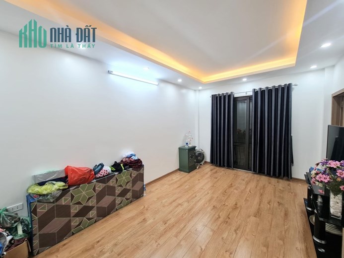BÁN GẤP NHÀ ĐẸP XUÂN THỦY, DÂN XÂY 5 TẦNG, 35M2 NHỈNH 3 TỶ