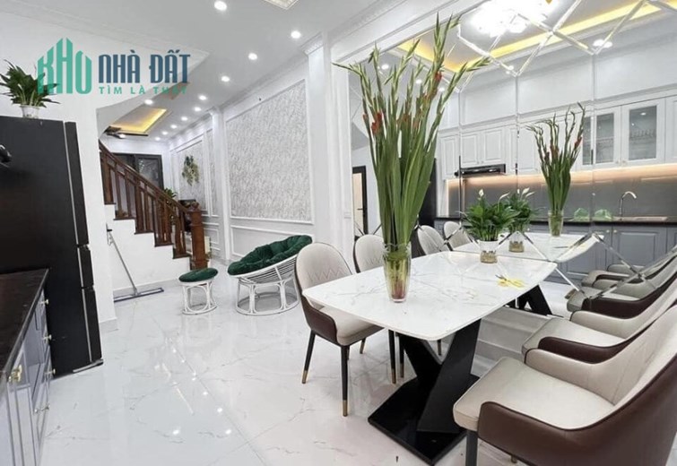 Một căn nhà tuyệt đẹp đường Hoà Hưng Quận 10 nội thất xịn xò mới tinh chỉ 4 tỷ 5