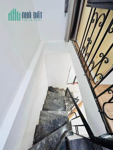 Bán nhà đất 2 tầng 2 ngủ phố Đại La giá 1ty68 sổ đỏ chính chủ