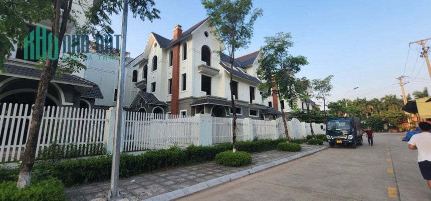 Siêu hiếm BTSL 240m2 view vườn hoa thoáng mát, đường rộng 15m ô tô đỗ, giá chỉ 12  tỷ 9