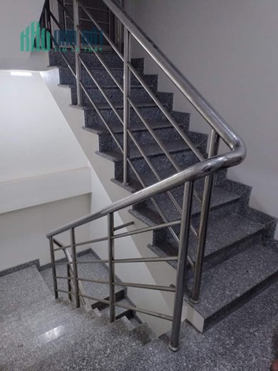 Cần cho thuê văn phòng T3,T4,T5 Hoàng Văn Thái. DT: 93m2x15 triệu/tháng. LH0964240141