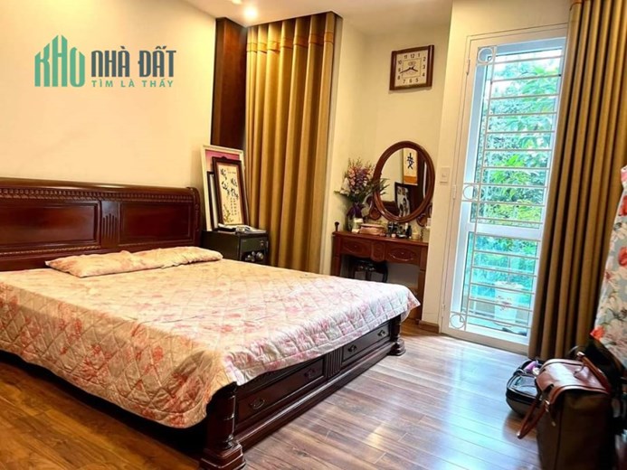 BÁN NHÀ HOÀNG CẦU-PHÂN LÔ VIP-GARA Ô TÔ NỘI THẤT ĐẲNG CẤP-6T THANG MÁY 63m NHỈNH 2X TỶ