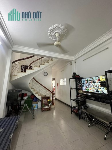 Bán nhà Hẻm xe tải 8m Thoại Ngọc Hầu, Tân Phú, 73m2, 4x18, chỉ 7.5 tỷ TL