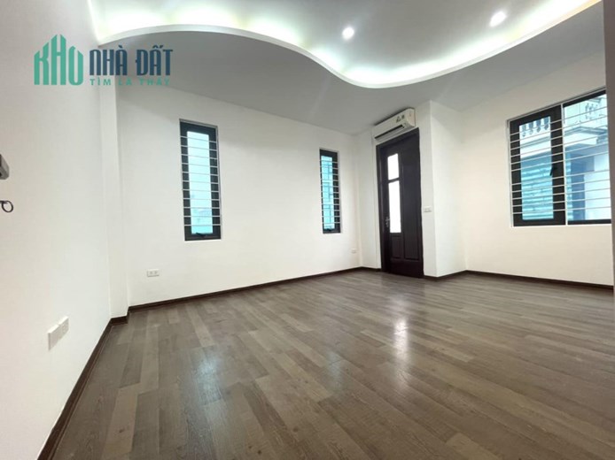 Đào Tấn lô góc ô tô tránh gara ô tô KD đỉnh 5 tầng DT 60m MT rộng