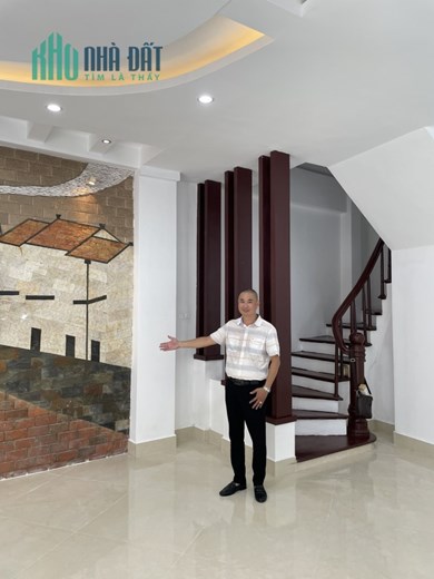 Đào Tấn lô góc ô tô tránh gara ô tô KD đỉnh 5 tầng DT 60m MT rộng