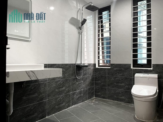 Đào Tấn lô góc ô tô tránh gara ô tô KD đỉnh 5 tầng DT 60m MT rộng