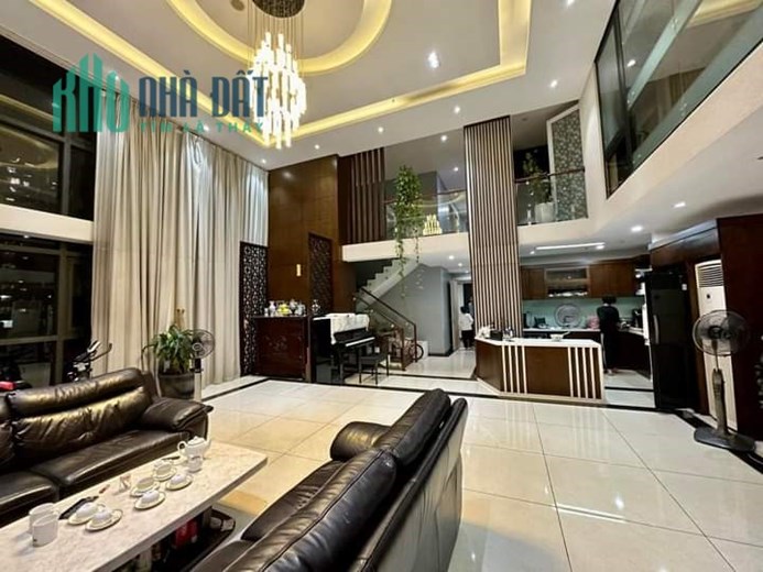 Bán Gấp 32.5 triệu/m2 - Penthouse 136 Hồ Tùng Mậu- 190m2 BC Đông Nam