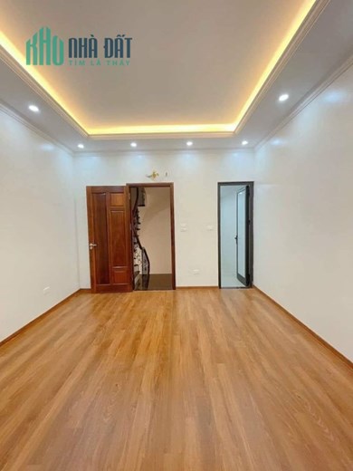 Bán nhà ngõ chợ Khâm Thiên(Đống Đa) 30m2 x4Tầng, 2 thoáng,Ở ngay, giá 2.5 tỷ 0969693855