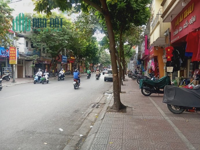 Cho thuê nhà Mặt phố Ngọc Lâm, vỉa hè, kinh doanh, 35 m2.