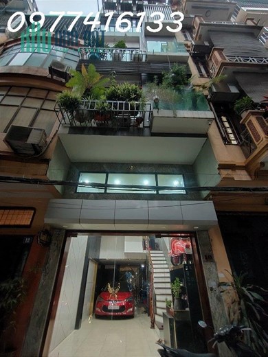 Bán nhà phố Nguyễn Chí Thanh, Đống Đa. Gara oto 7 chỗ - oto tránh. 43m2 x 6T x MT 4.3m. Giá 13.7 tỷ
