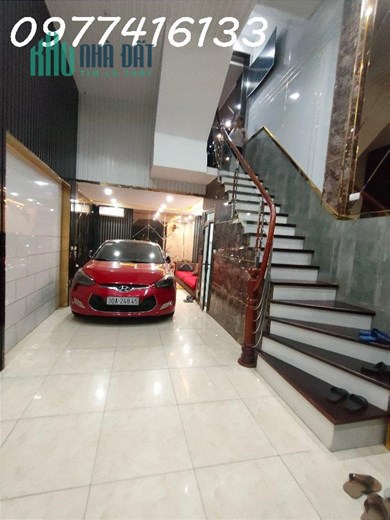 Bán nhà phố Nguyễn Chí Thanh, Đống Đa. Gara oto 7 chỗ - oto tránh. 43m2 x 6T x MT 4.3m. Giá 13.7 tỷ
