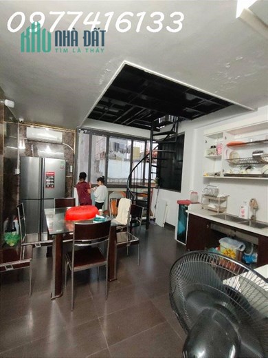 Bán nhà phố Nguyễn Chí Thanh, Đống Đa. Gara oto 7 chỗ - oto tránh. 43m2 x 6T x MT 4.3m. Giá 13.7 tỷ
