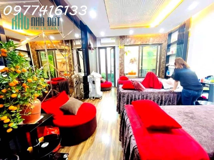 Bán nhà phố Nguyễn Chí Thanh, Đống Đa. Gara oto 7 chỗ - oto tránh. 43m2 x 6T x MT 4.3m. Giá 13.7 tỷ