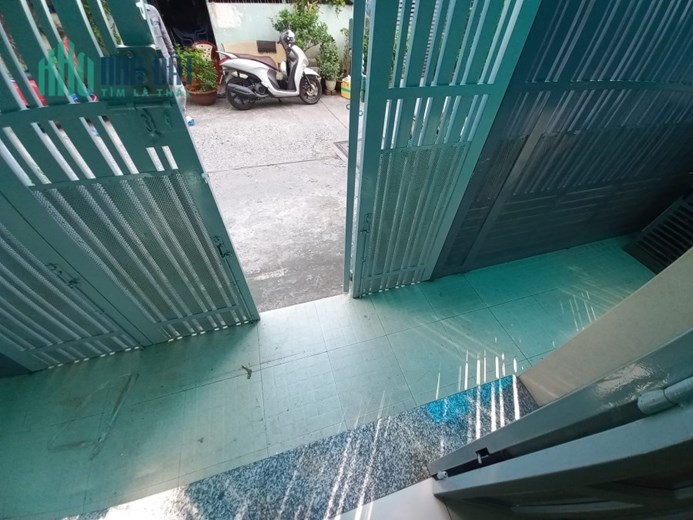 Cho thuê nhà nguyên căn 3 tầng, gần bùng binh Cây Gõ, Quận 10, chỉ 15 triệu/tháng