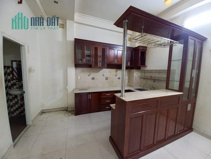 Cho thuê nhà nguyên căn 3 tầng, gần bùng binh Cây Gõ, Quận 10, chỉ 15 triệu/tháng