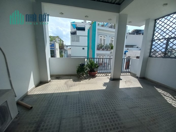 Cho thuê nhà nguyên căn 3 tầng, gần bùng binh Cây Gõ, Quận 10, chỉ 15 triệu/tháng