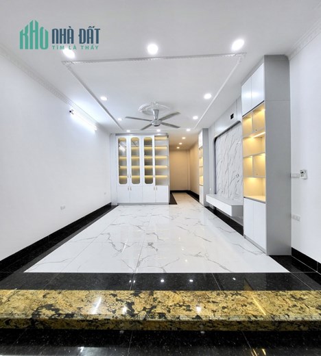 Bán Nhà Tân Mai, đường 7m, thang máy, gara ô tô, 50m x 5 tầng, 8.1 tỷ