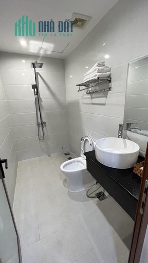 KINH DOANH ĐỈNH: khách sạn Vân Phong, sát biển, gần khu chuyên gia, 6 tầng, 100% công suất