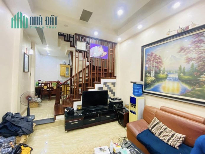 Cực hiếm! Bán nhà Lĩnh Nam – Hoàng Mai, dân xây tâm huyết, 43 m2, 3.6 tỷ