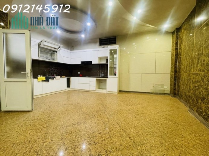 Phân lô CẦU GIẤY, Gara 2 ô tô, 60m2, MT6m, nhỉnh 10 tỷ, nhà đẹp tặng nội thất ở ngay.