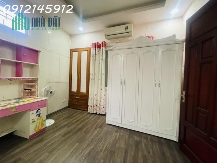 Phân lô CẦU GIẤY, Gara 2 ô tô, 60m2, MT6m, nhỉnh 10 tỷ, nhà đẹp tặng nội thất ở ngay.