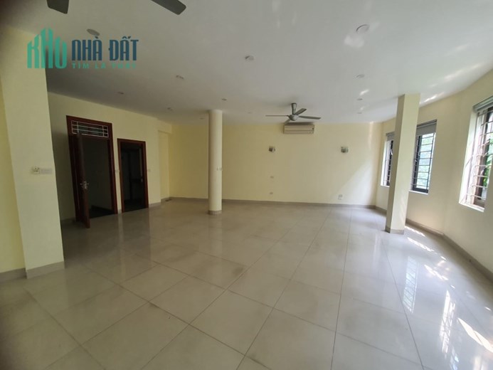 CHO THUÊ - NHÀ PHỐ TRUNG KÍNH - 90M2 X 3 SÀN - THÔNG SÀN - THANG MÁY - Ô TÔ 2 CHIẾC CHẠY SONG