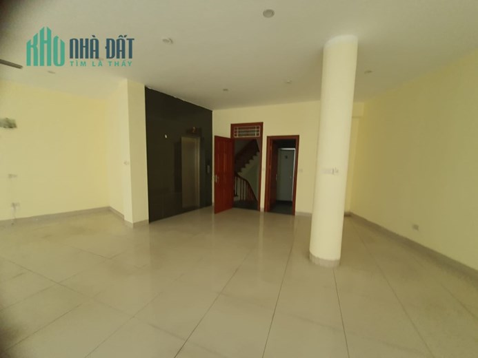 CHO THUÊ - NHÀ PHỐ TRUNG KÍNH - 90M2 X 3 SÀN - THÔNG SÀN - THANG MÁY - Ô TÔ 2 CHIẾC CHẠY SONG