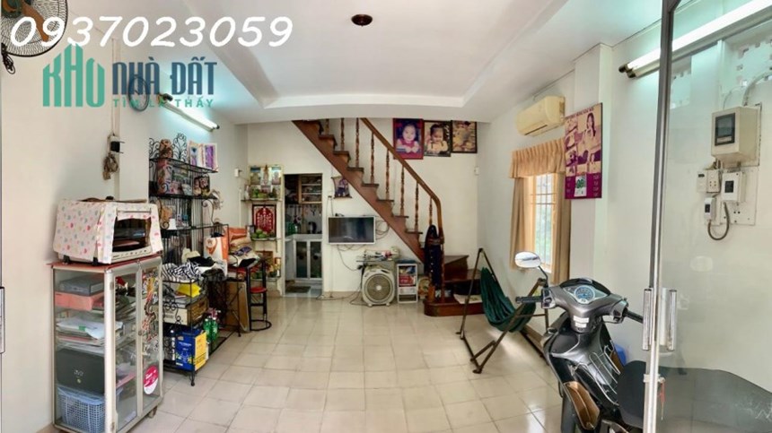 Cần bán nhà phố đường Nguyễn Cư Trinh, Quận 1, Căn góc 3 mặt tiền đường, DT 4x11, Sổ hồng, Giá 12