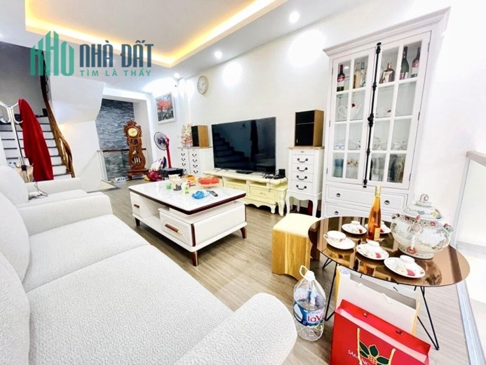 Bán nhà riêng phố Phương Mai Đống Đa 46m 4 tầng 4 ngủ nhà đẹp ở ngay nhỉnh 5 tỷ lh 0975124520