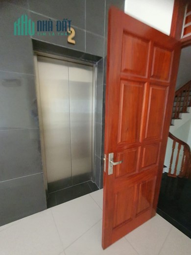CHO THUÊ - NHÀ PHỐ TRUNG KÍNH - 90M2 X 3 SÀN - THÔNG SÀN - THANG MÁY - Ô TÔ 2 CHIẾC CHẠY SONG