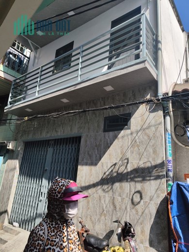 cho thuê nhà nguyên căn 1 trệt - 1 lầu ngay chợ Q11