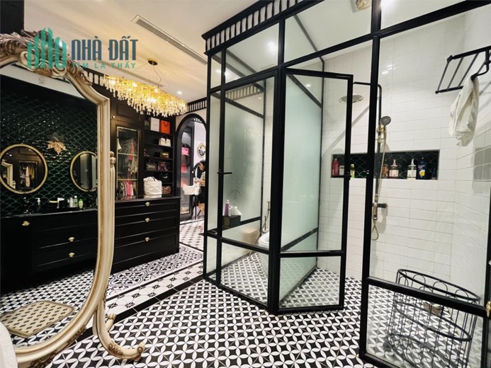 Cần bán nhanh căn shop mặt đường 20m trung tâm Vin The Empire Văn Giang