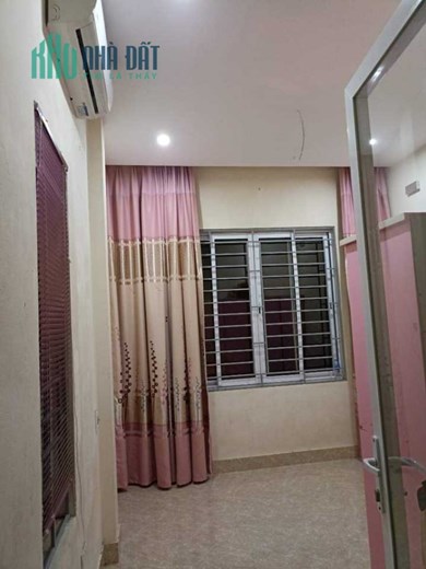 Cho thuê nhà nguyên căn, hộ gia đình, KDO, 50m2, 4T, 4N, đủ công năng, Lạc Long Quân.