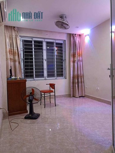 Cho thuê nhà nguyên căn, hộ gia đình, KDO, 50m2, 4T, 4N, đủ công năng, Lạc Long Quân.