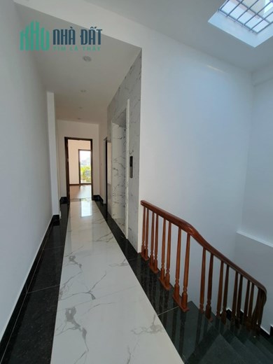 NHÀ MỚI - MẶT ĐƯỜNG RỘNG - ÔTÔ VÀO NHÀ - VỈA HÈ CỰC RỘNG -  THANG MÁY - KINH DOANH SIÊU ĐỈNH -