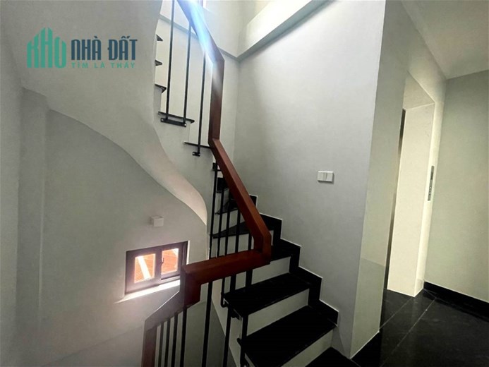 Bán nhà Bồ Đề 40m2 x 7 tầng, thang máy, ngõ thông, oto tránh hơn 7 tỷ