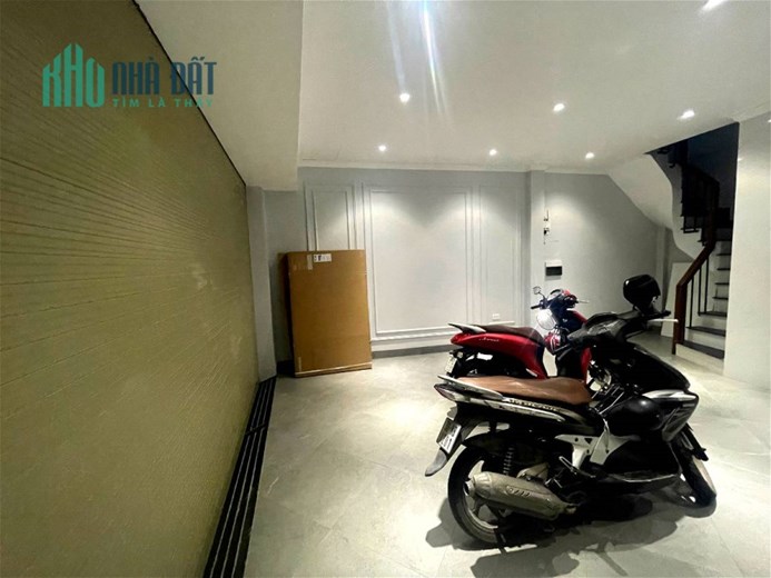 Bán nhà Bồ Đề 40m2 x 7 tầng, thang máy, ngõ thông, oto tránh hơn 7 tỷ