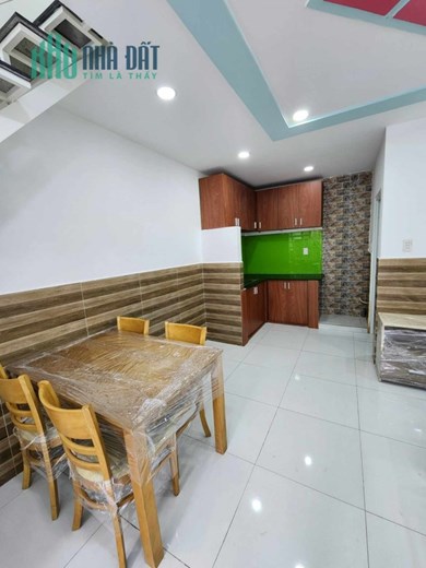 MUA NHÀ TẶNG NỘI THẤT- TỦ BẾP GỖ CĂM XE-HẺM TO-BAO ĐẸP