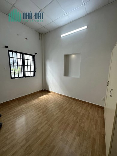 MUA NHÀ TẶNG NỘI THẤT- TỦ BẾP GỖ CĂM XE-HẺM TO-BAO ĐẸP