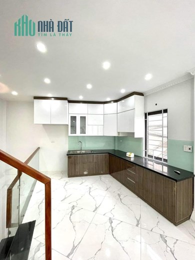 CC BÁN NHÀ HOÀNG MAI. DT 38M 5 TẦNG. Ô TÔ ĐỖ CỬA, VÀO NHÀ GIÁ CHỈ 3 TỶ 600 TRIỆU.
