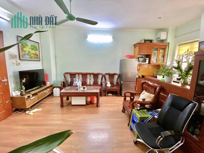 Nhà  trần quốc hoàn - nhà xây khun - cột bê tông chắc chắc 
Nhà vuông vắn - đẹp lung linh