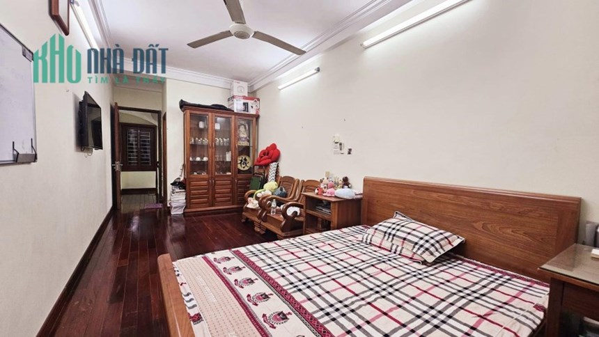 Bán nhà riêng phố Phương Mai- Đống Đa, full nội thất gỗ lim xịn sò, 30m2, 5.6 tỷ