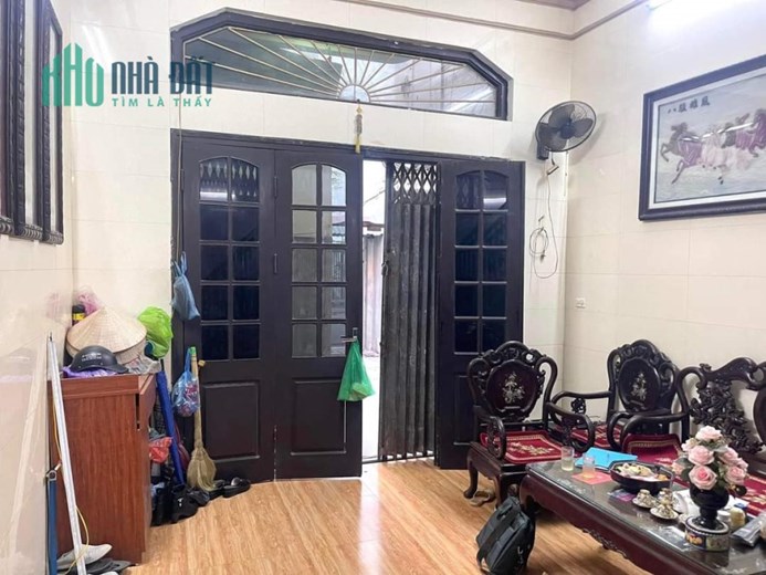 CC BÁN NHÀ TÂN MAI, ĐỀN LỪ. DT 42M 5 TẦNG. GIÁ CHỈ 4.05 TỶ. SĐCC